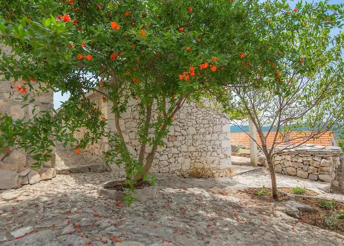 Dalmatian Stone House * Rogoznica (Sibenik-Knin)