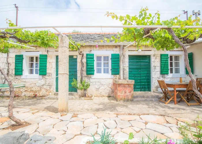 Dalmatian Stone House * Rogoznica (Sibenik-Knin)